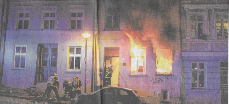 Feuerwehreinsatz bei einem brennenden Haus in der Rostocker Innenstadt